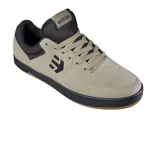 Championes Etnies Marana color beige con detalles en negro.