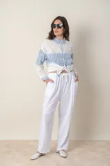 Pantalón italiano de lino azul marino, de corte amplio, con cintura elastizada y cordón ajustable.