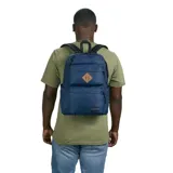 Mochila azul marino con bolsillos duales para botellas, compartimento acolchado para laptop y correas de hombro acolchadas.