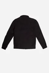 Campera negra de gabardina con cuello medio, cierre frontal con cremallera dorada, bolsillos laterales con cierre y logo en grifa de cuero.
