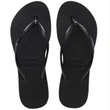 Ojotas Havaianas Slim negras con suela texturizada y tiras finas con diseño de grecas.