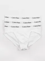 Pack de tres slips blancos de algodón con cintura elástica con el logo de Calvin Klein.