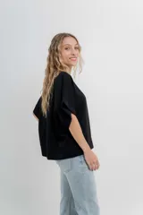 Buzo verde agua de algodón grueso, manga corta y corte oversize.