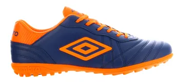 Championes de fútbol 5 Umbro Touch TF, negros con detalles en blanco.