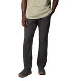 Pantalón de aventura para hombre color gris oscuro, de corte recto, con cintura elástica, cinturón integrado, bolsillos laterales y trasero con cierre a presión. Confeccionado en tejido de secado rápido con protección solar UPF 50 y tecnología Omni-Shield™ que repele la humedad y resiste las manchas.