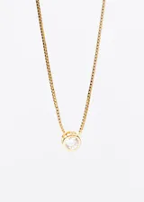 Collar de plata 925 bañado en oro de 18k con cadena fina y dije circular con un punto de luz de 5mm. El largo del collar es de 43cm + 5cm de extensión.