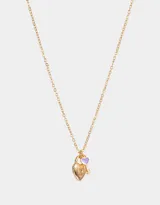 Cadena dorada con dije de candado en forma de corazón y llave con corazón lila.