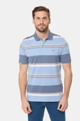 Remera polo de hombre a rayas horizontales en tonos beige, azul marino, naranja y celeste. Tiene botones personalizados y logo bordado en el pecho.