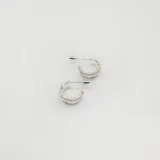 Caravanas de medio aro fabricadas en plata 925, decoradas con circonias brillantes.