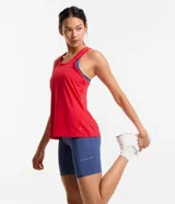 Musculosa deportiva roja de microfibra con perforaciones y espalda estilo nadador.