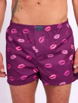 Bóxer de algodón blanco con estampado de flores pequeñas color celeste, con cintura elástica y logo de la marca en el centro.