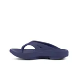 Sandalias negras de goma con tecnología OOfoam para mayor absorción de impacto y soporte en el arco del pie.