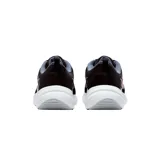 Championes de running Nike Downshifter 12, color negro con detalles en blanco.
