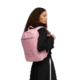 Mochila Puma Phase Backpack II color rosa con logo y nombre de la marca en el frente.