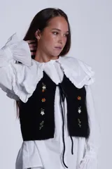 Camisa verde claro con doble cuello Claudine con volado y puños Oxford.