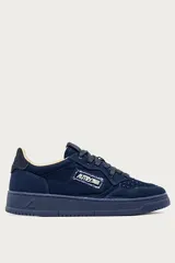 Championes Autry Medalist Low de cuero color azul marino con detalles en blanco y beige.