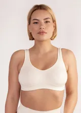 Soutien de microfibra color piel, sin costuras, sin aro y sin copa, con breteles anchos y reforzado para mayor sujeción.