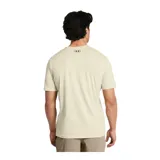 Remera blanca con diseño gráfico negro de Project Rock, ideal para entrenamientos intensos.