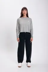 Pantalón de jean negro de corte recto.