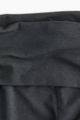 Pantalón acampanado gris oscuro de punto suave con cintura ancha plegable y piernas rectas con bajo acampanado.