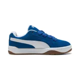Championes urbanos Puma Park Lifestyle Easy, color azul con detalles en blanco y suela marrón.