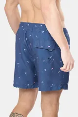 Short de baño clásico azul con estampado de palmeras, con cintura elástica y cordón regulable, dos bolsillos laterales y suspensor de malla fina.