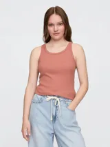 Musculosa de punto acanalado color azul marino, con cuello redondo y sisas anchas.