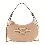 Cartera bandolera Guess color beige con apliques dorados, correa de mano y correa de cadena dorada.