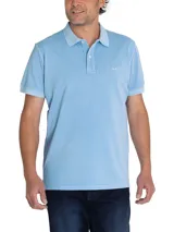 Chomba color salmón de piqué de algodón orgánico, con cuello clásico y tapeta de dos botones.