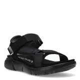 Sandalia deportiva color nude con tiras ajustables y suela track.