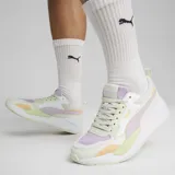Championes Puma X-Ray 2 Square de mujer, color blanco con detalles en lila, verde y naranja.