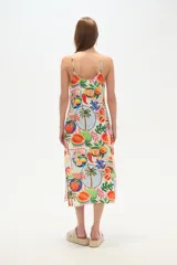 Vestido largo sin mangas de viscosa, con estampado de frutas y palmeras.