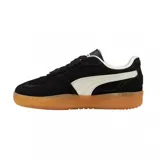 Championes Puma Palermo de gamuza negra con franja lateral blanca y suela de goma color caramelo.