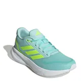 Championes Adidas Runfalcon 5 color celeste con detalles en amarillo flúor y suela blanca.