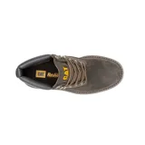 Bota Caterpillar Colorado 2.0 color marrón oscuro, de cuero nobuck engrasado, con forro 100% reciclado, plantilla acolchada, suela de goma duradera y construcción Strobel.