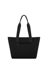 Cartera tote bag color verde agua, con asas de mano negras y un bolsillo frontal con cierre. Incluye un llavero decorativo de cordones y un detalle metálico en forma de labios.