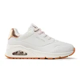 Championes Skechers Street Uno - Shimmer Away color blanco con detalles en dorado. Capellada de durabuck sintético, cordones elásticos, plantilla Skechers Air-Cooled Memory Foam y media suela visible Skech-Air con cámara de aire.