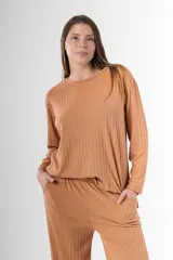 Remerón camel de morley de vara ancha en algodón y viscosa, de silueta amplia.