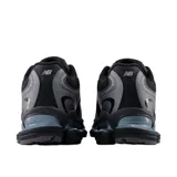 Championes New Balance Abzorb 2000, color negro con detalles en gris, capellada de malla y superposiciones sintéticas, entresuela Abzorb y suela de goma.