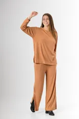 Pantalón palazzo camel de morley de vara ancha en algodón y viscosa con bolsillos y cintura elastizada.