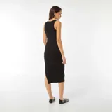 Vestido largo negro ajustado al cuerpo, de punto de canalé y sin mangas.