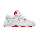 Zapatillas deportivas blancas con detalles en rojo y diseño cómodo.