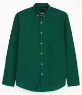 Camisa de manga larga verde con estampa de cuadrillé, corte slim fit y cuello abotonado.