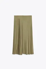 Falda midi color verde oliva de tiro alto con cintura elástica.