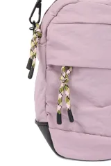 Bandolera porta celular negra de poliéster con múltiples cierres y correa ajustable.