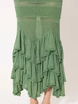 Pollera larga de tejido de punto con hilo metálico, corte al cuerpo y largo hasta los tobillos.