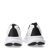 Championes urbanos Umbro Dash, color blanco con detalles en negro.