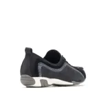 Zapatilla urbana blanca con detalles dorados, de cuero y tela calada. Cuenta con cordones, suela antideslizante Bounce® y plantilla extraíble de poliuretano con inserto de gel en el talón.