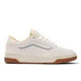 Championes Vans Hylane Vintage, color beige con detalles en blanco y suela de goma marrón. Presentan la franja lateral característica de Vans en tono plateado.