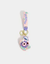 Llavero con forma de cámara de fotos rosada con detalles en lila y celeste. Incluye un dije con forma de conejo con auriculares y un strap con la palabra "music".